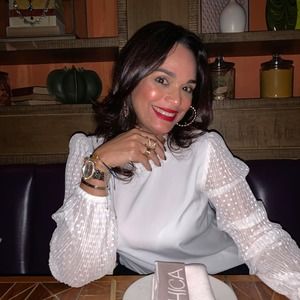 Meet your Posher, Gloria